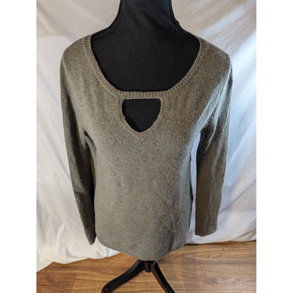 Subtle Luxury Women's 100% Cashmere Olive Green Peep Hole Sweater S/M Classic